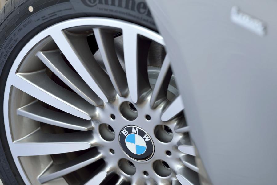  BMW 330d Touring Luxury Line 2015 года  (фото 9 из 28)